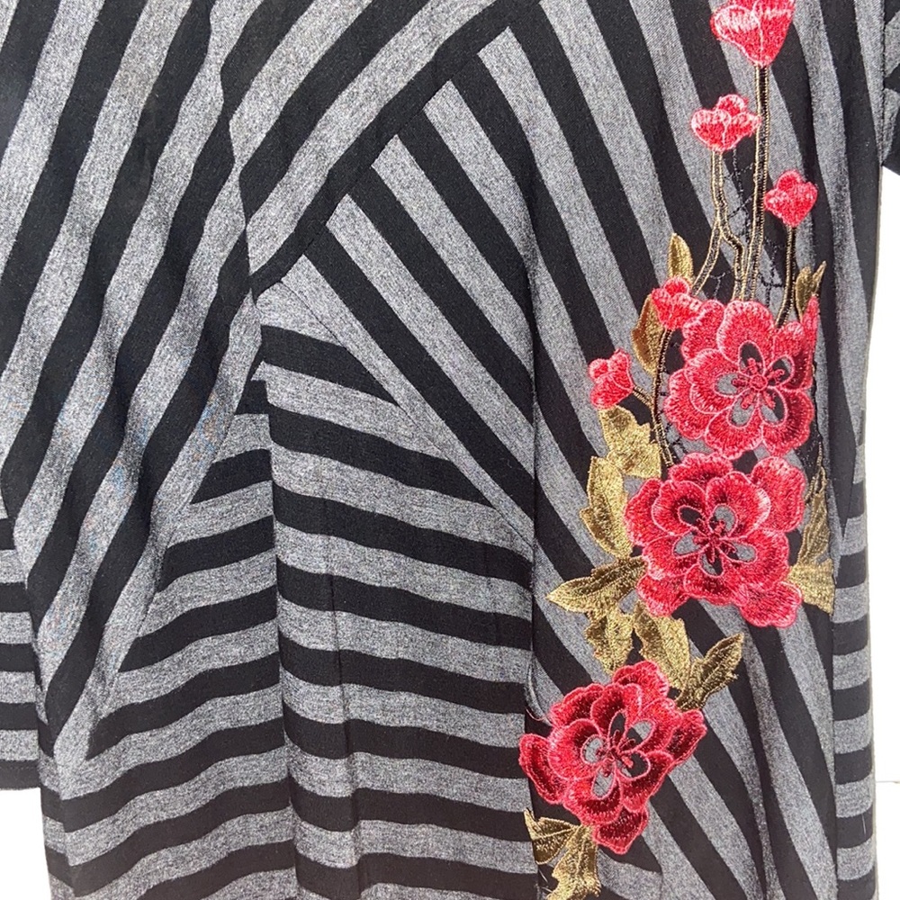 Avenue black and grey stripe floral top size 14/16 - Picture 3 of 6